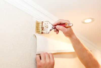 Pose de papier peint à Corscia — revêtements muraux et toiles de verre